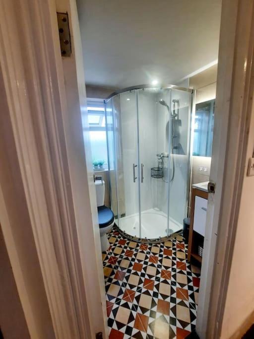Alross Studio Flat / Private Bathroom لندن المظهر الخارجي الصورة